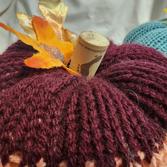 Pair of crocheted fall decorations - Picture 2 of 2